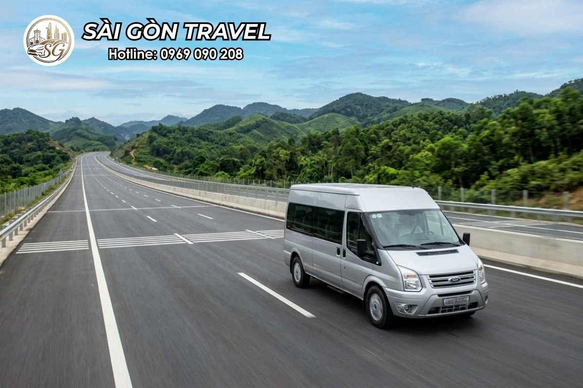 Thuê xe 16 chỗ Cần Thơ đi Sài Gòn Ford Transit Solati